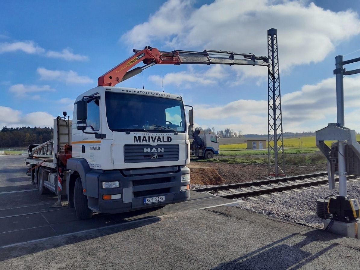 Auto s hydraulickou rukou Palfinger PK 24500